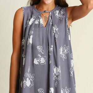 Umgee • Gray and White Floral Embroidered MIDI Dress Size Small